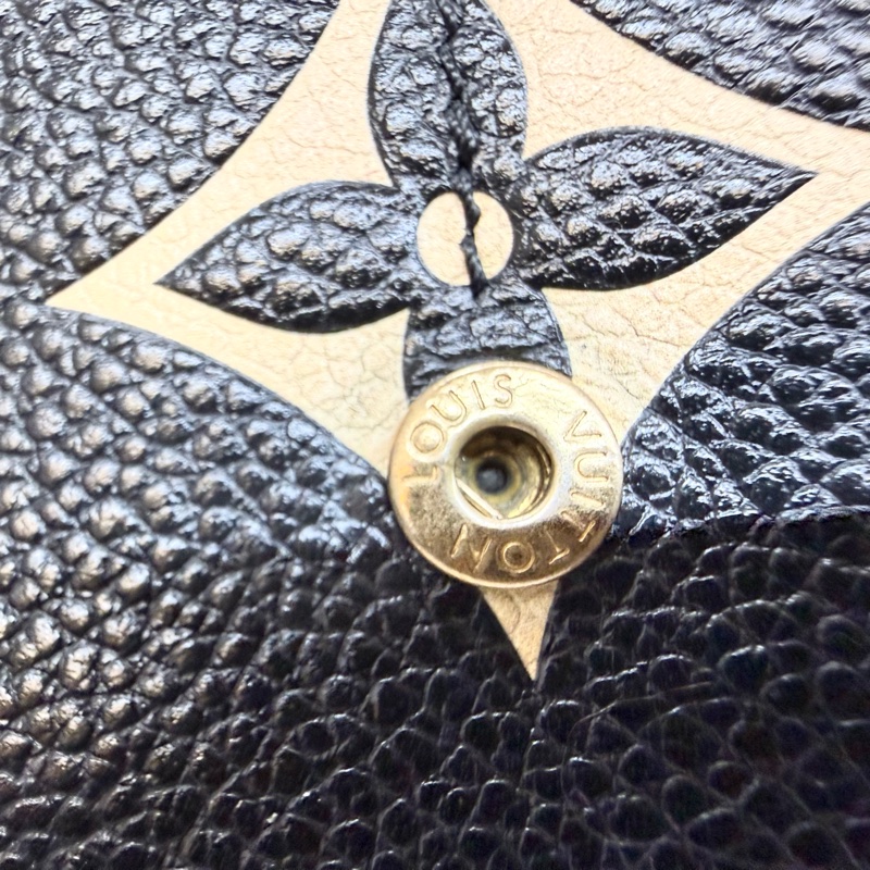 LV黑拚米牛皮16卡下蓋式Sarah長夾M80496-19