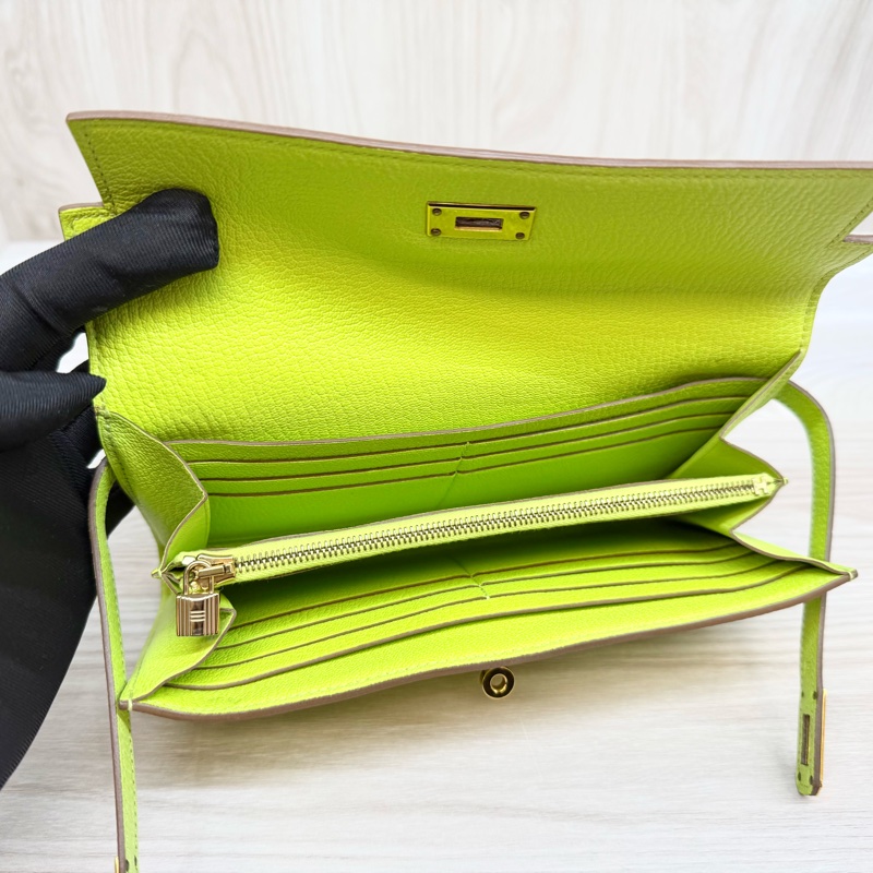 Hermes 萊姆綠山羊皮金釦kelly 12卡長夾-6