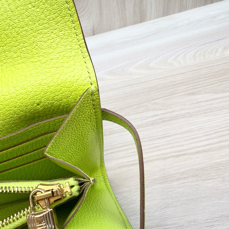 Hermes 萊姆綠山羊皮金釦kelly 12卡長夾-19