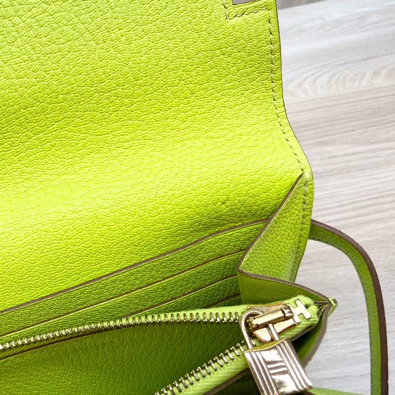 Hermes 萊姆綠山羊皮金釦kelly 12卡長夾-20