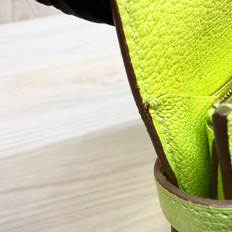 Hermes 萊姆綠山羊皮金釦kelly 12卡長夾-21