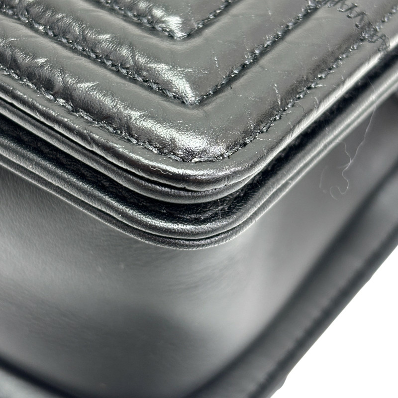 黑金 鱷魚紋小牛皮壓紋 Small Boy 肩背包【CHANEL 香奈兒】 A67085-10