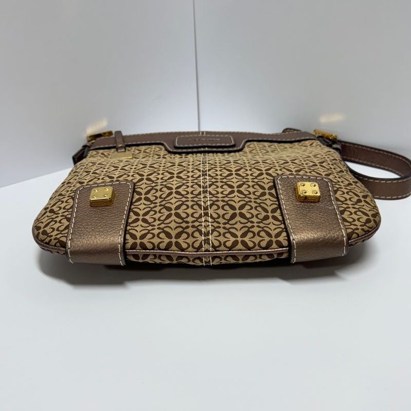 【極新🎁】 Loewe 羅伊威 經典款老花 男女通用斜背包(專櫃9.6萬)-7