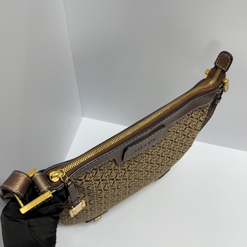 【極新🎁】 Loewe 羅伊威 經典款老花 男女通用斜背包(專櫃9.6萬)-10