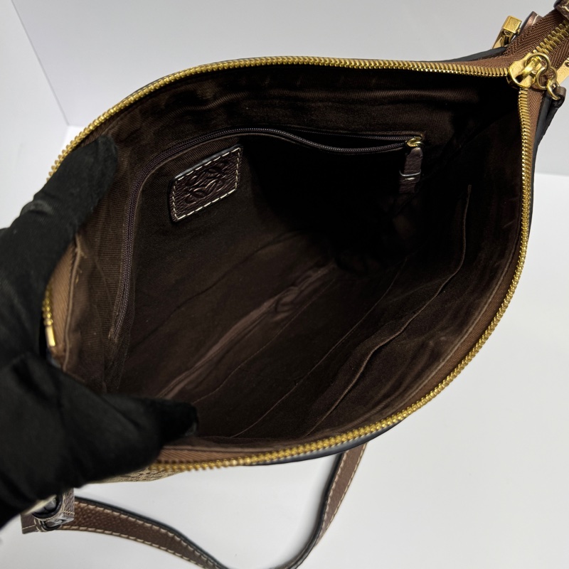 【極新🎁】 Loewe 羅伊威 經典款老花 男女通用斜背包(專櫃9.6萬)-11