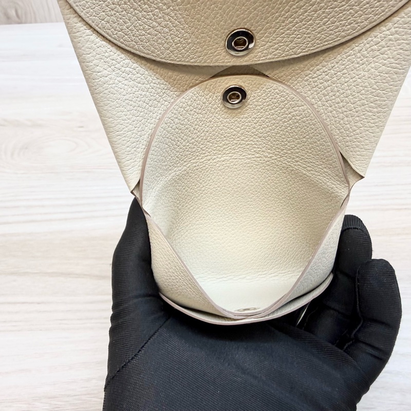 HERMES I2奶油白calvi duo卡包-6