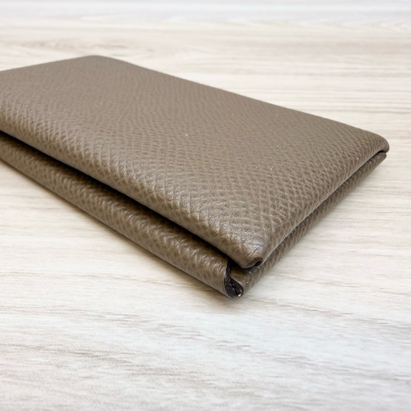 Hermes18大象灰Epsom皮Calvi Duo卡包-9