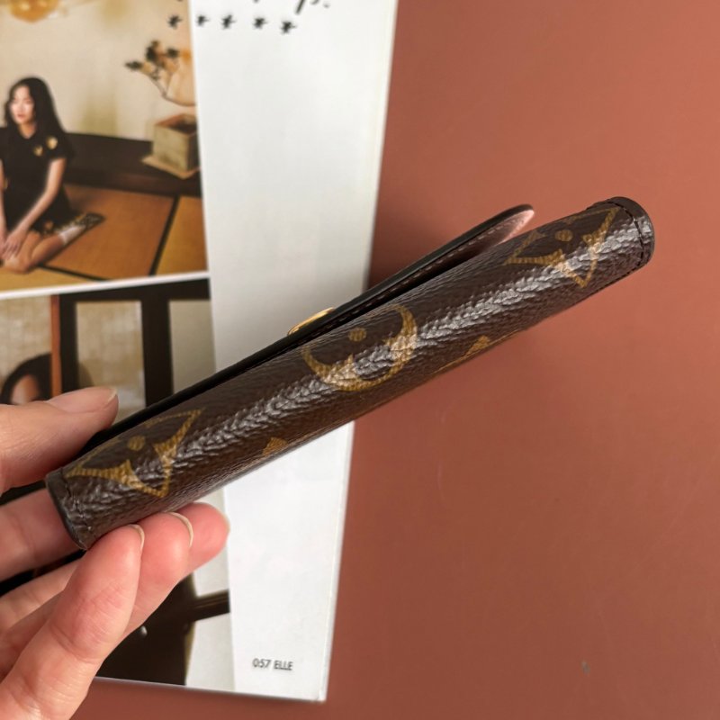 ::LOUIS VUITTON:: LV M62361 Rosalie 經典花紋內粉釦式卡片包 零錢包 小短夾-4