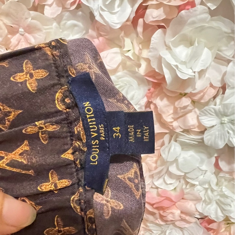 Lv真絲短褲34碼-3