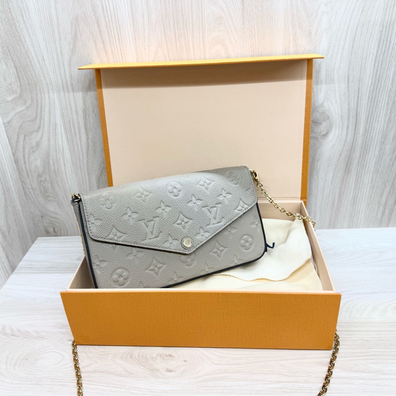 LV米色牛皮壓紋三合一鏈包M68697-1