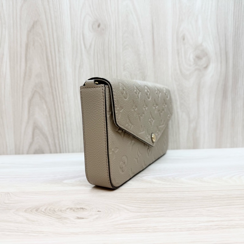 LV米色牛皮壓紋三合一鏈包M68697-5