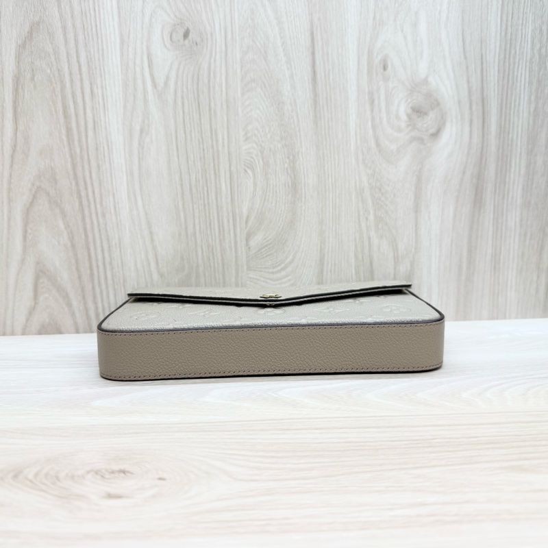 LV米色牛皮壓紋三合一鏈包M68697-6