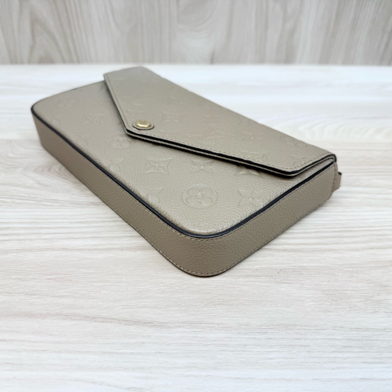 LV米色牛皮壓紋三合一鏈包M68697-7