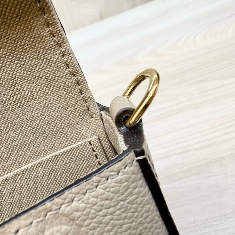 LV米色牛皮壓紋三合一鏈包M68697-12