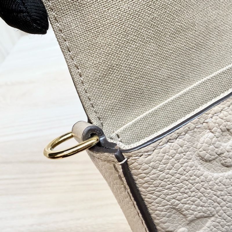 LV米色牛皮壓紋三合一鏈包M68697-13