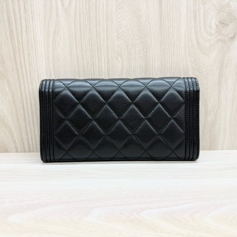 Chanel皮件黑金羊皮Boy下蓋12卡長夾A80286-2