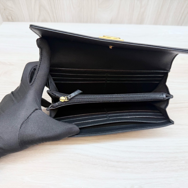Chanel皮件黑金羊皮Boy下蓋12卡長夾A80286-8