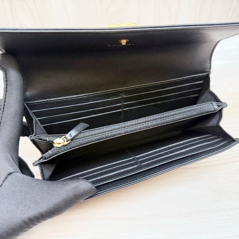 Chanel皮件黑金羊皮Boy下蓋12卡長夾A80286-9