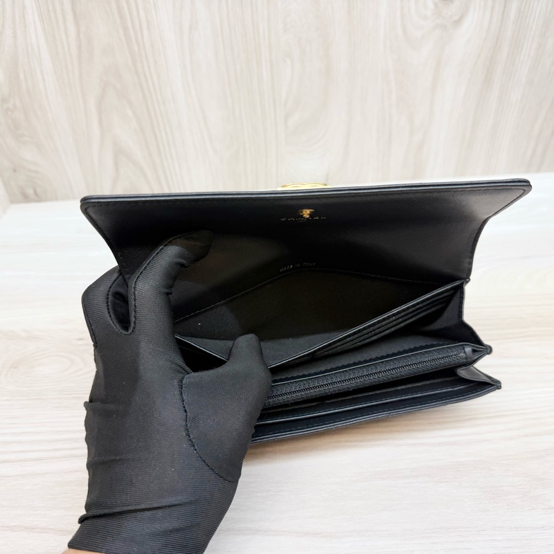 Chanel皮件黑金羊皮Boy下蓋12卡長夾A80286-12