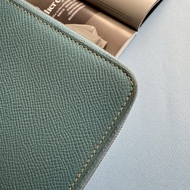 ✨出國超方便😍 莫蘭迪綠色拉鍊對開多功能包-7