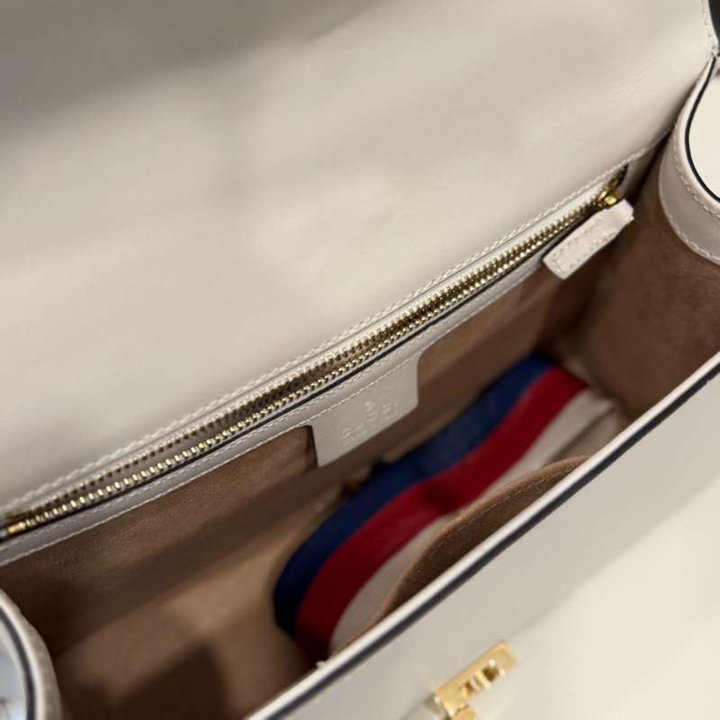 Gucci白牛皮Sylvie小號 手轉釦手提斜背包-5