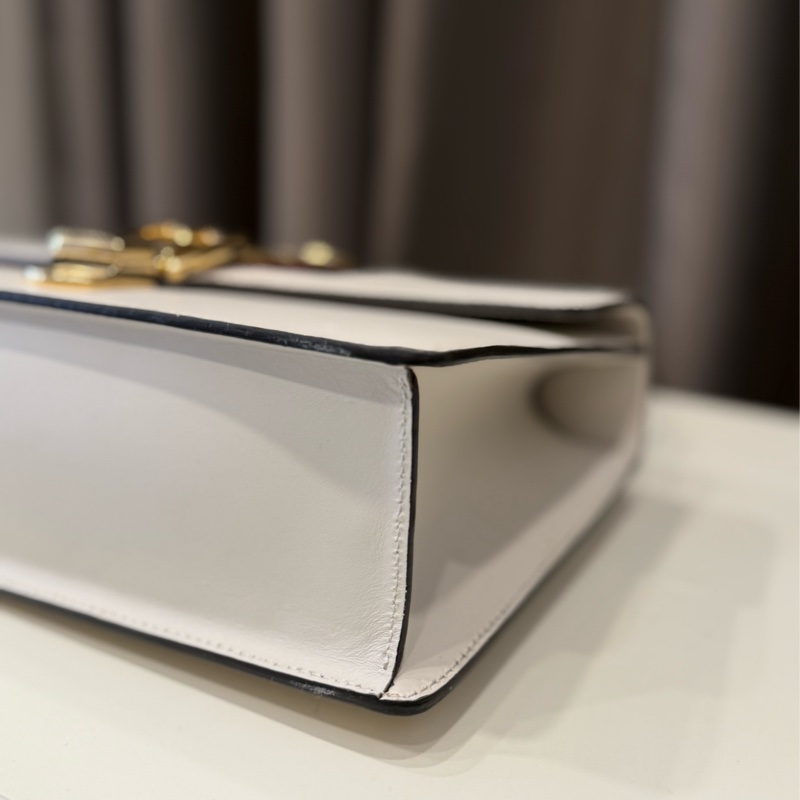 Gucci白牛皮Sylvie小號 手轉釦手提斜背包-9