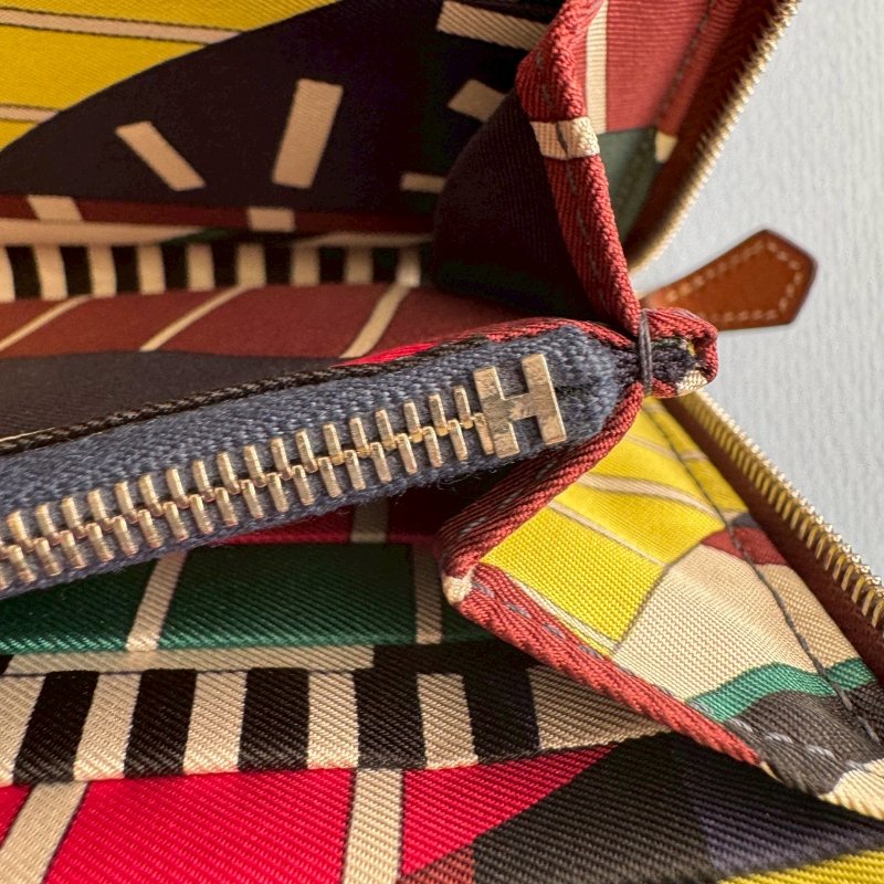 ✨96成新 Hermes 磚紅色絲巾長夾(幾何圖形系列)-10