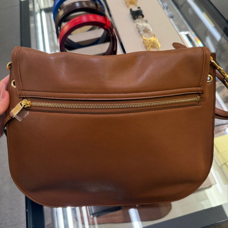 ⏰限時特賣價🌺Celine123632 Soft Triomphe Besace 亮面小羊皮包 柔和棕褐色-3