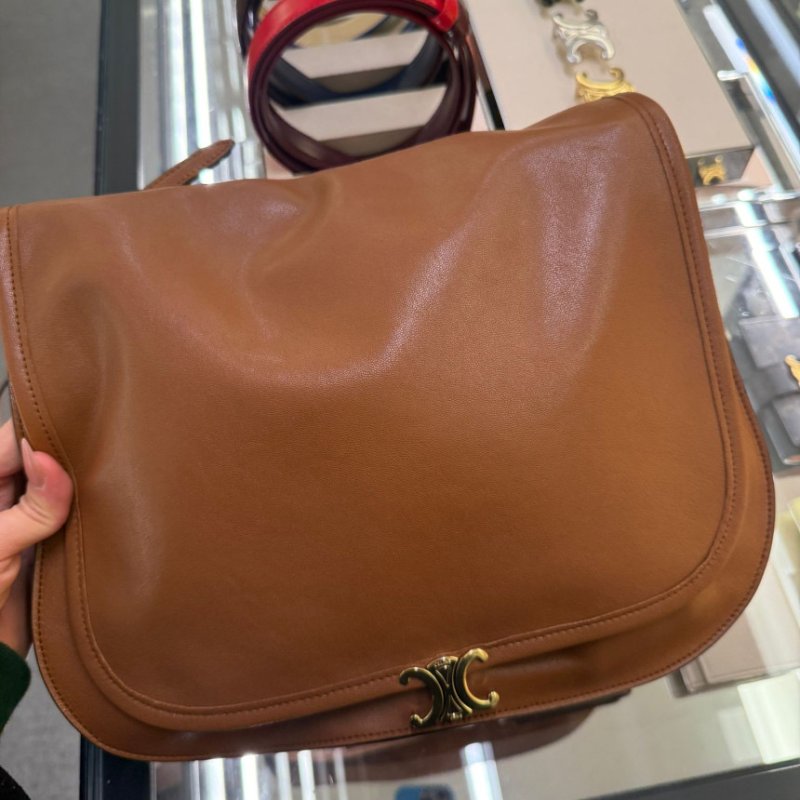 ⏰限時特賣價🌺Celine123632 Soft Triomphe Besace 亮面小羊皮包 柔和棕褐色-4