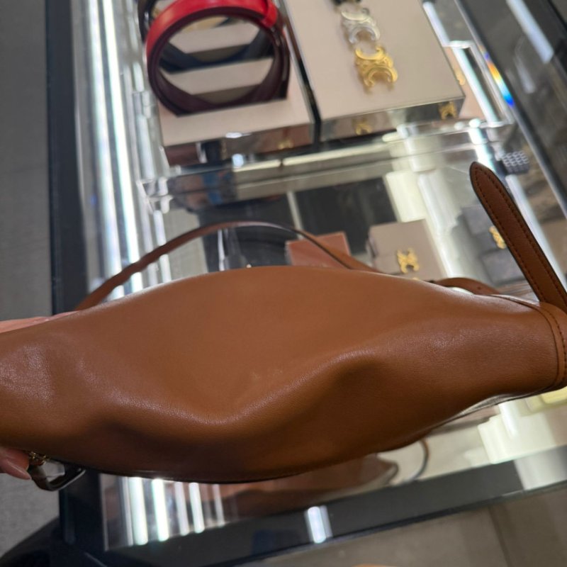 ⏰限時特賣價🌺Celine123632 Soft Triomphe Besace 亮面小羊皮包 柔和棕褐色-5