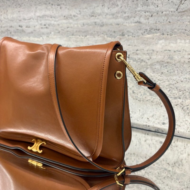 ⏰限時特賣價🌺Celine123632 Soft Triomphe Besace 亮面小羊皮包 柔和棕褐色-7