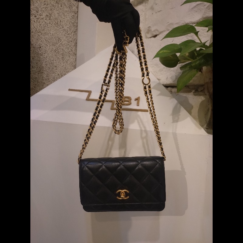 Chanel 雙排字母金鍊黑皮小口蓋斜背包-1