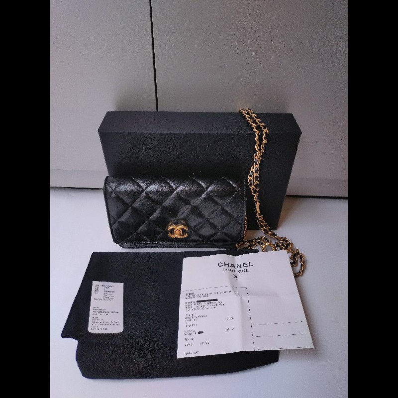 Chanel 雙排字母金鍊黑皮小口蓋斜背包-4