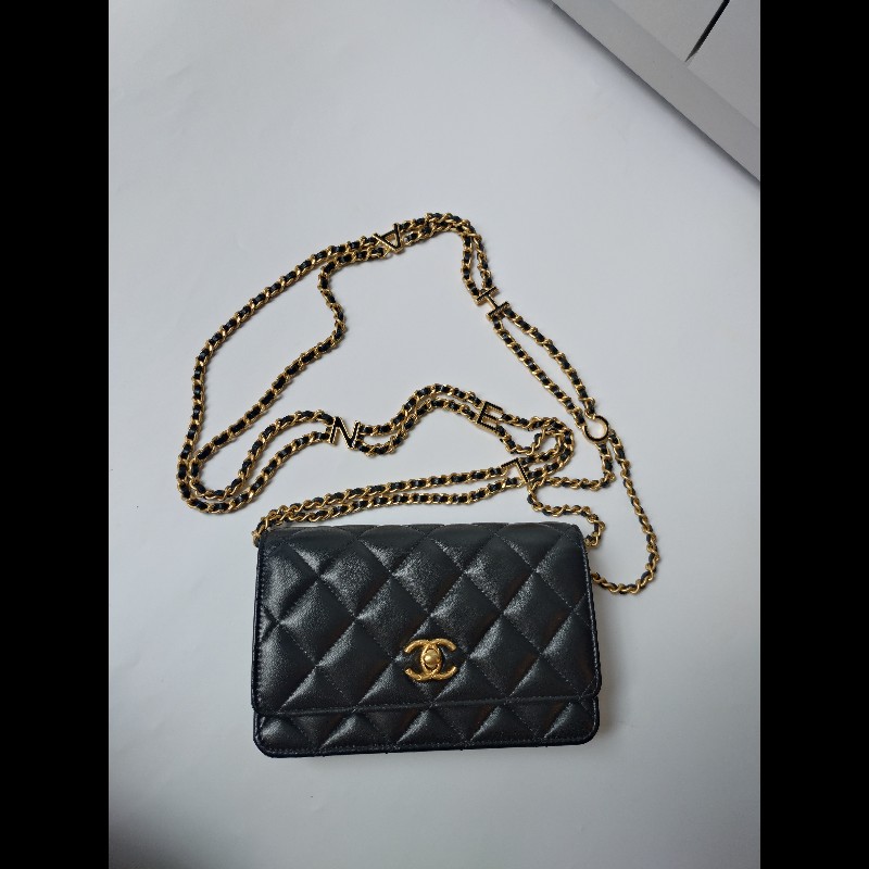 Chanel 雙排字母金鍊黑皮小口蓋斜背包-9