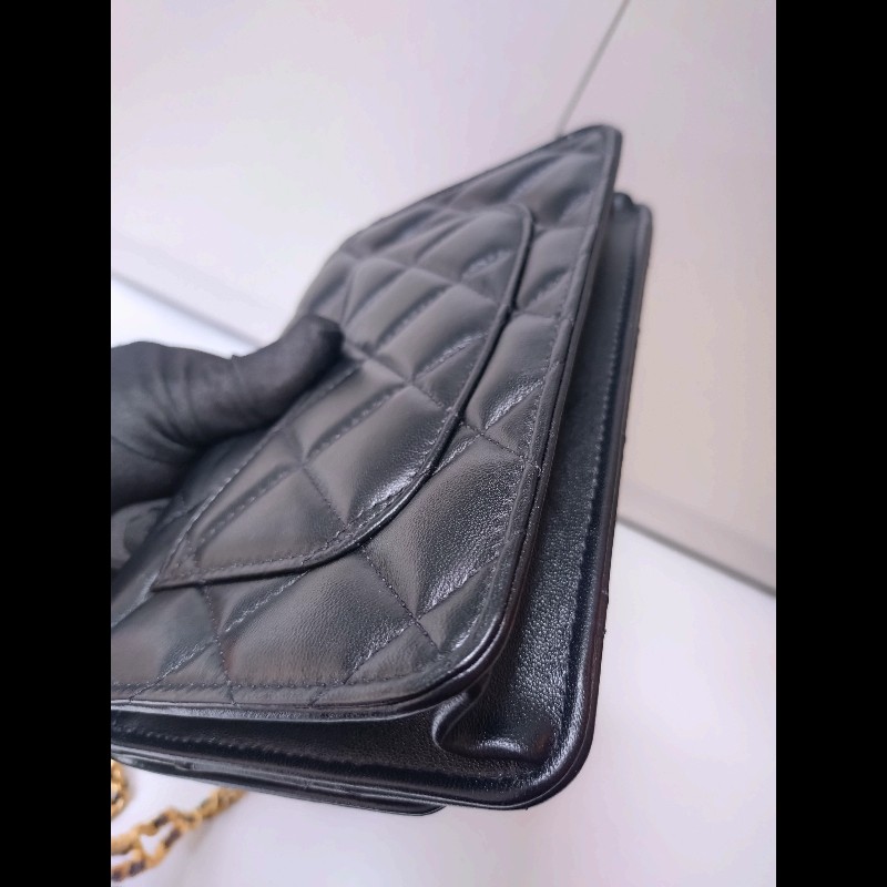 Chanel 雙排字母金鍊黑皮小口蓋斜背包-13