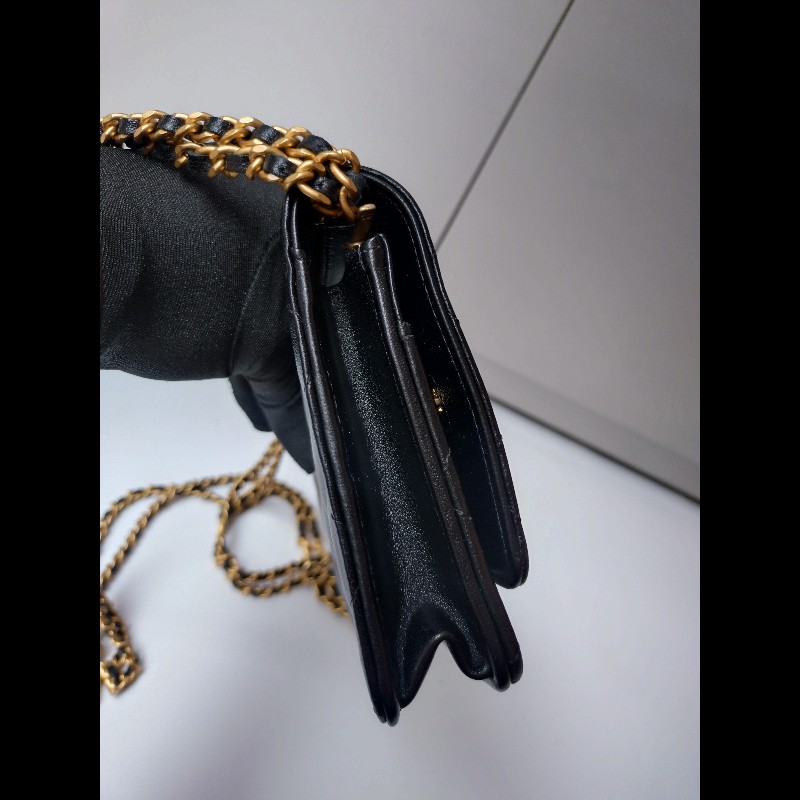 Chanel 雙排字母金鍊黑皮小口蓋斜背包-15