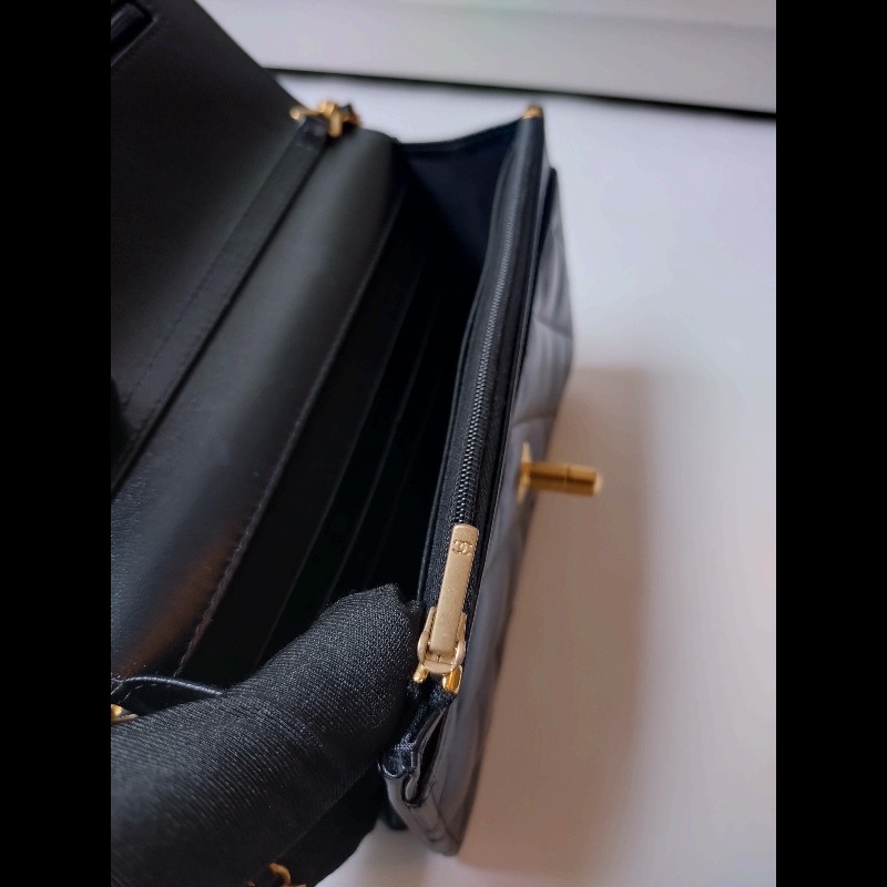 Chanel 雙排字母金鍊黑皮小口蓋斜背包-20