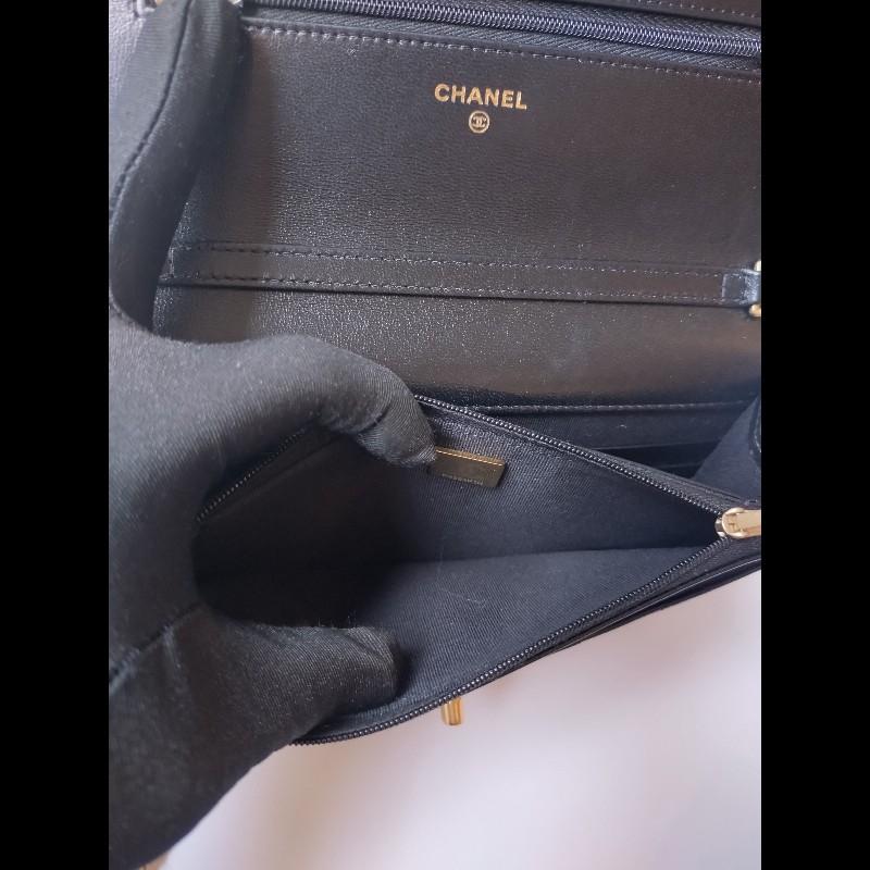 Chanel 雙排字母金鍊黑皮小口蓋斜背包-23