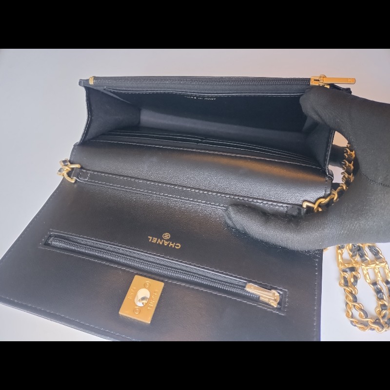 Chanel 雙排字母金鍊黑皮小口蓋斜背包-24