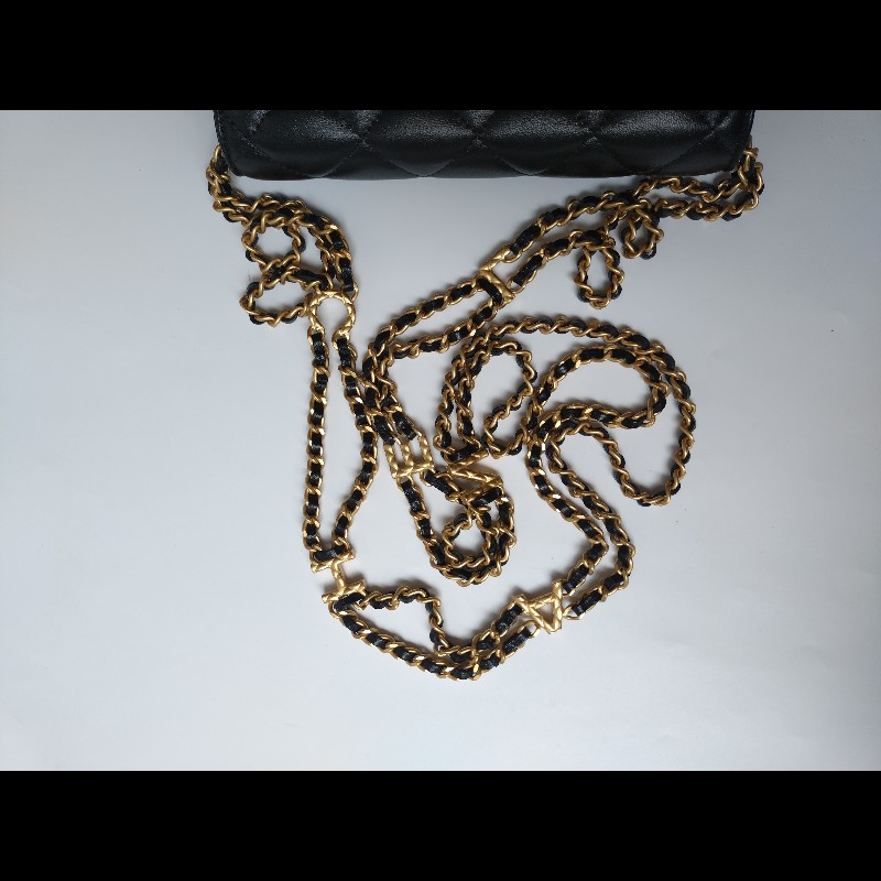 Chanel 雙排字母金鍊黑皮小口蓋斜背包-26
