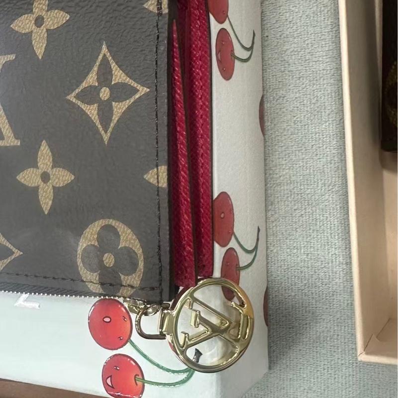 LV x 村上隆联名樱桃零钱包-2