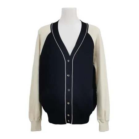 Chanel  18 Pre-Spring Collection) 拼色 V 領開襟衫外套 (棒球外套)-0