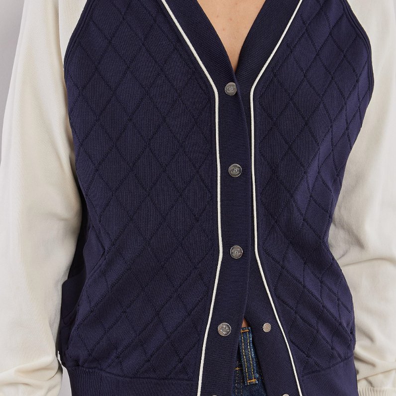 Chanel  18 Pre-Spring Collection) 拼色 V 領開襟衫外套 (棒球外套)-2