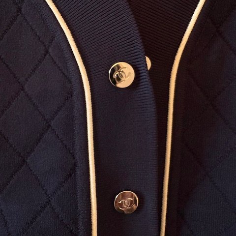 Chanel  18 Pre-Spring Collection) 拼色 V 領開襟衫外套 (棒球外套)-22