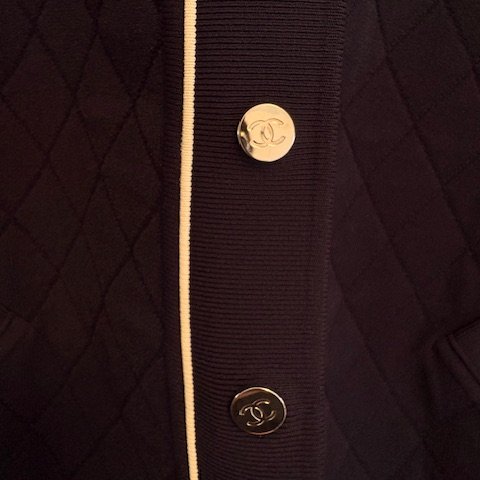 Chanel  18 Pre-Spring Collection) 拼色 V 領開襟衫外套 (棒球外套)-23