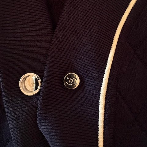 Chanel  18 Pre-Spring Collection) 拼色 V 領開襟衫外套 (棒球外套)-25