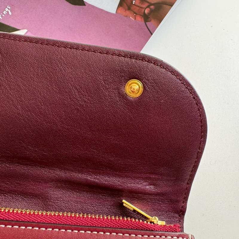 💝盒防都在 超可愛 Loewe 酒紅色拼棗紅色釦式斜背包-15