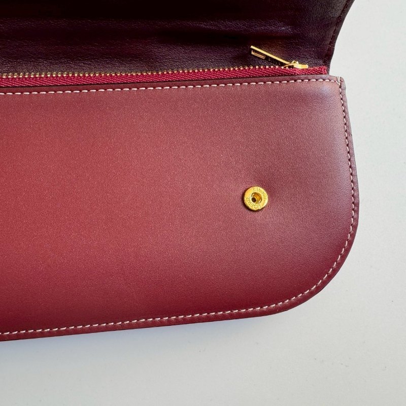 💝盒防都在 超可愛 Loewe 酒紅色拼棗紅色釦式斜背包-16