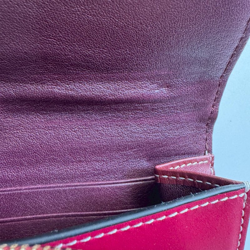 💝盒防都在 超可愛 Loewe 酒紅色拼棗紅色釦式斜背包-18