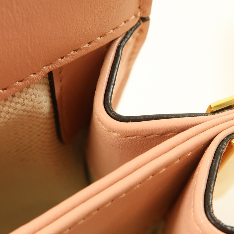 GUCCI 牛皮皮革GG Matelasse Small金扣肩背袋-19